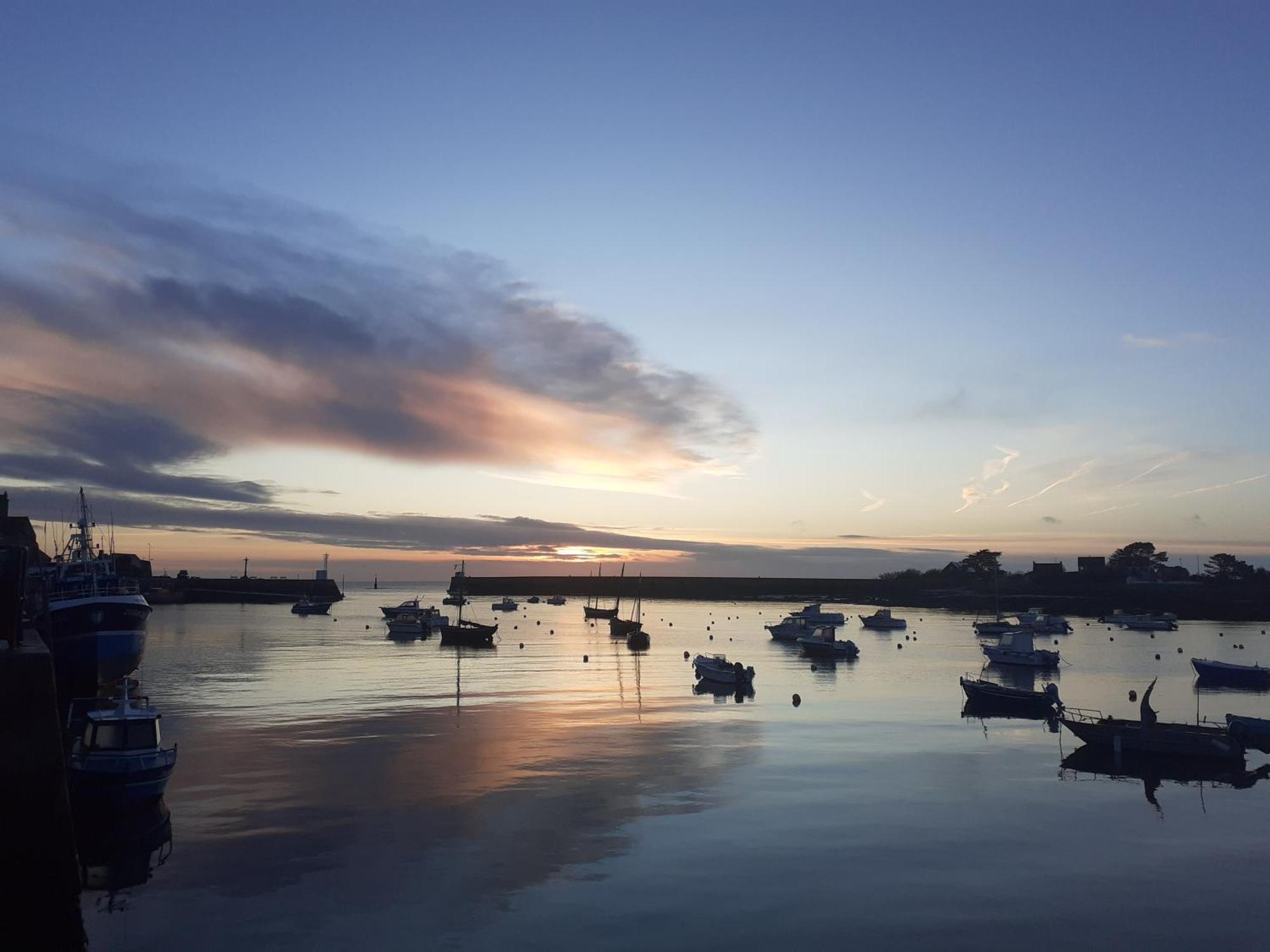 Le Mora Hotes Barfleur Bagian luar foto