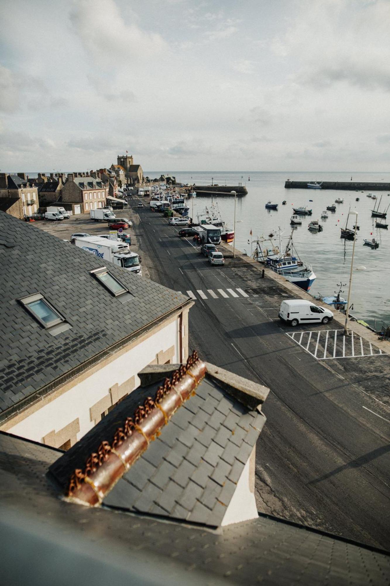 Le Mora Hotes Barfleur Bagian luar foto