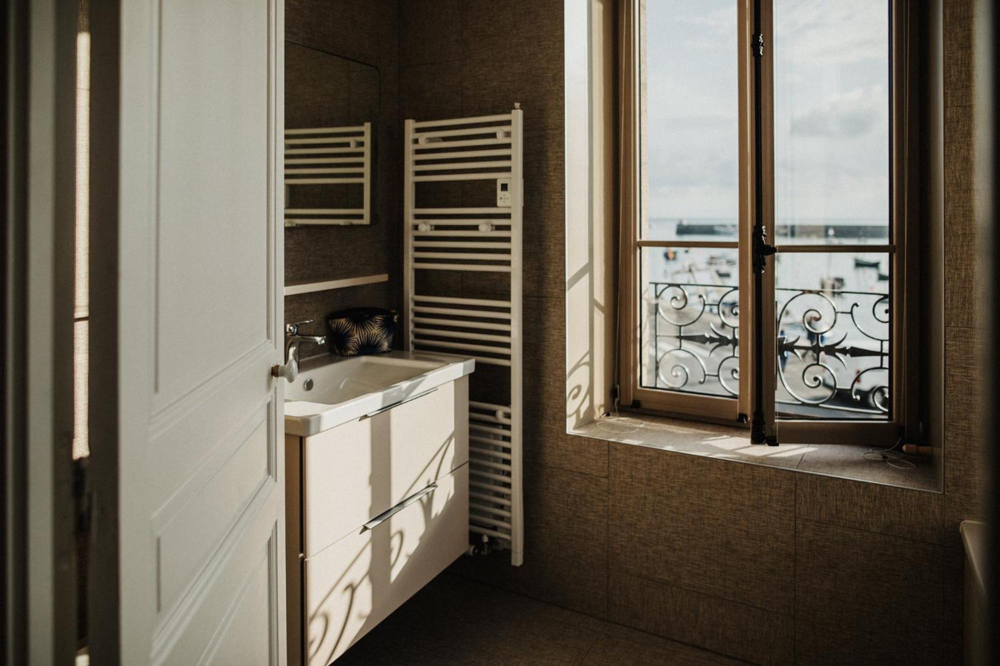 Le Mora Hotes Barfleur Bagian luar foto