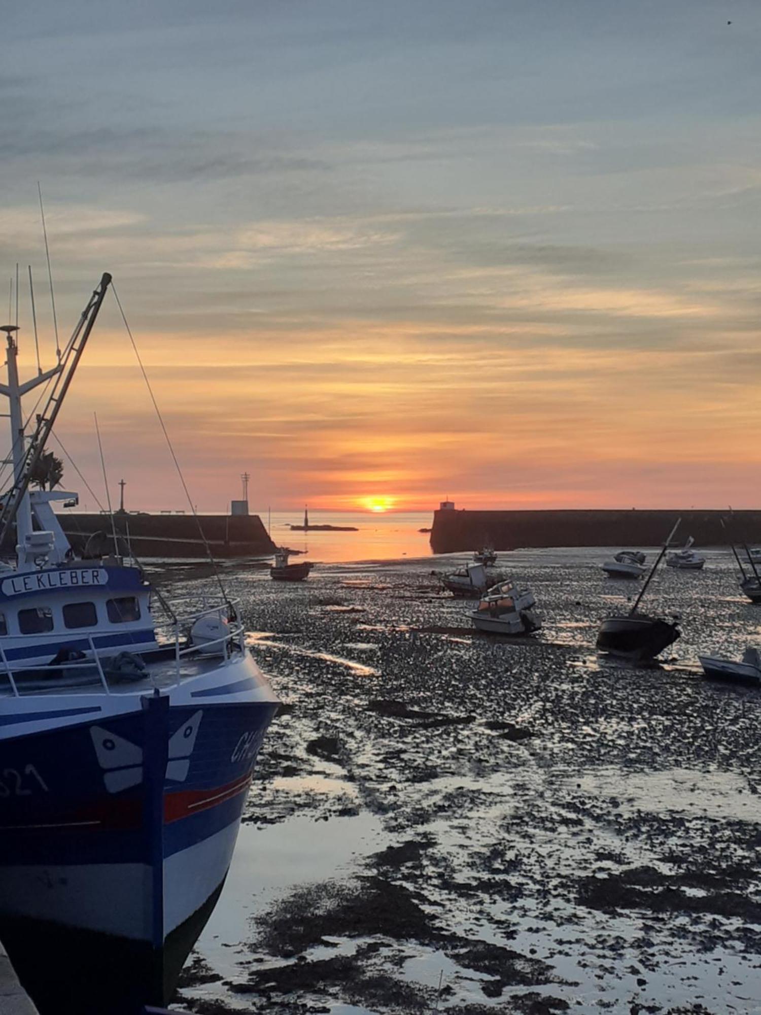 Le Mora Hotes Barfleur Bagian luar foto
